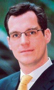 Gunnar Groebler, Vattenfall GunnarGroebler Vattenfall 181x3001 Green Light for Worlds Largest Offshore Wind Farm