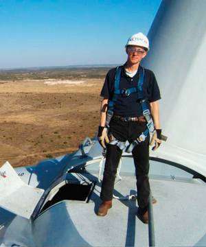 turbine climber3 A Guide To Renewable Energy Jobs    Wind Power