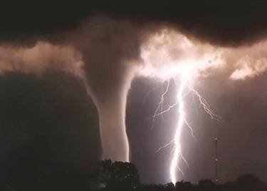 tornado2 Wind Power – ‘When Nature Gets Angry’   The Worst Natural Disasters Caused By Wind
