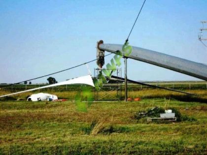 carter model 300 wind turbines tilted to the ground 2 1 420x315 CARTER 300 Wind Turbines   Used
