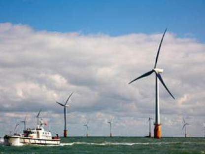 Boat cruises the Thanet WInd Farm in Britain12 416x312 image Boat cruises the Thanet WInd Farm in Britain12 416x312 Great Expectations for North Sea Wind Power