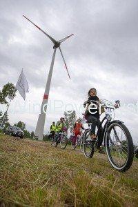 kids ride their bikes to visit the turbine 200x3001 Global Wind Day Events