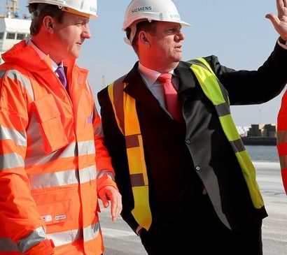 Siemens UK Recognise Offshore Wind Energy Micahel Suess right waving with UK Prime Minister David Cameron1 e1691858305883 410x365