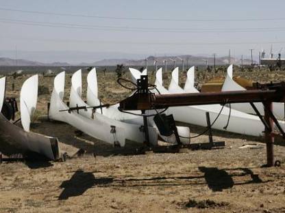 WIND EAGLE Wind Turbine 300kW Post Image Wind Eagle 300 in storage blades 009 416x312 WIND EAGLE Wind Turbine 300kW