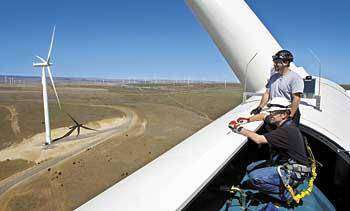wind-turbine-workers wind turbine workers3 A Guide To Renewable Energy Jobs Wind Power