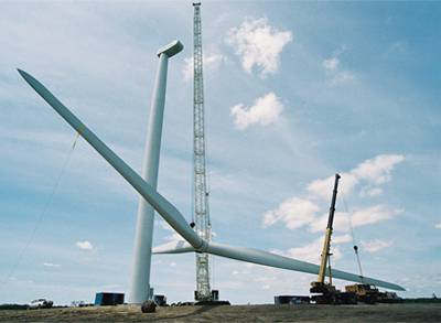 turbine-rotor-on-crane turbine rotor on crane3 Farm Income Land for Wind Farms Additional Income For Landowners